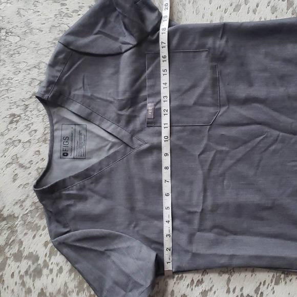 FIGS Catarina One-Pocket Scrub Top Gray SzS - Picture 6 of 8